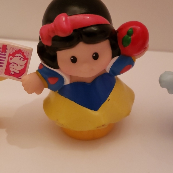 Set of disney princess little people Fisher price - Picture 4 of 5
